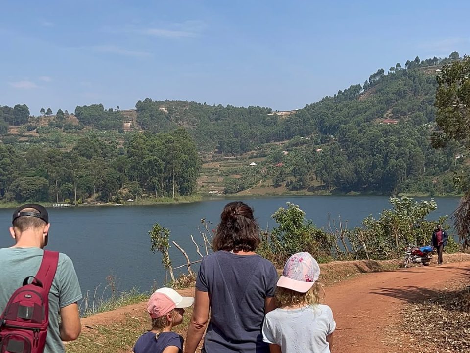 Why Book Your Uganda Safari With a Local Operator?